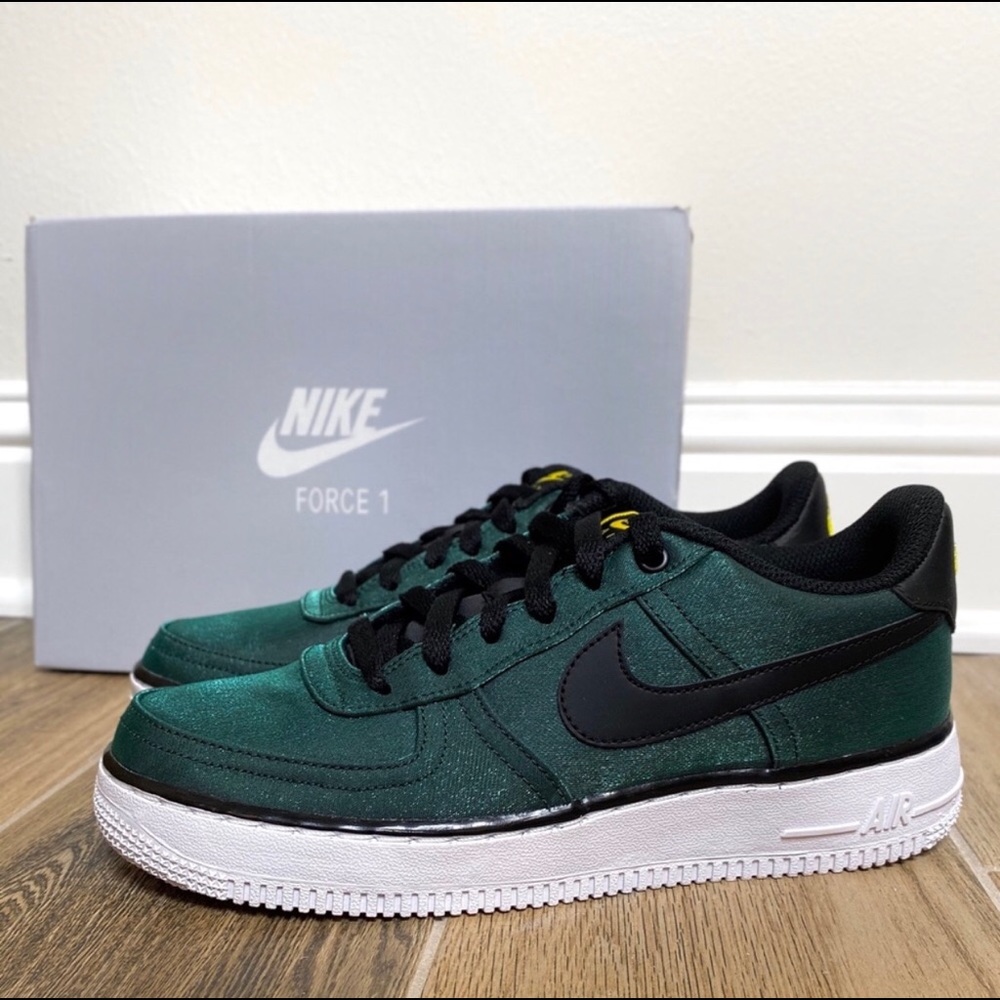 *Never Worn, Original Box* Nike Air Force 1